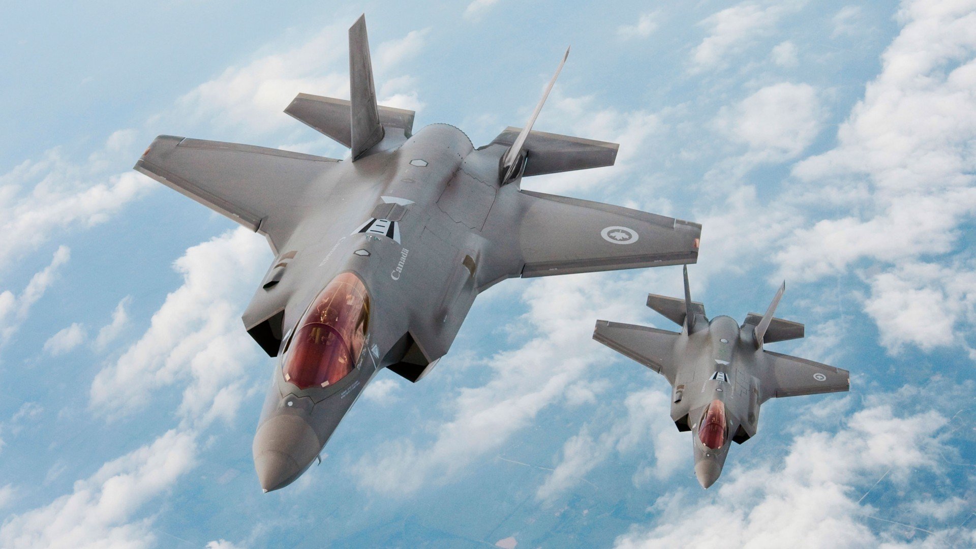 女子国家队训练中加强突破训练提升边路攻击效率，女子田径国家队