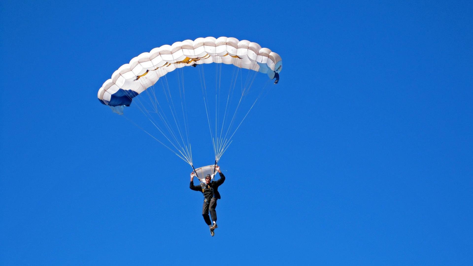 足球文化传承：不同地区的球迷热情与传统，足球文化精神传播